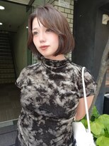 ネルケ 立川(nelke) 丸みショートボブ透明感ミルクティーベージュ小顔カット立川