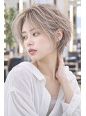 透明感ベージュカラー×ウェット質感ショート