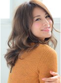 大人かわいいアンニュイカールふんわりセミディ