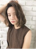 フレンチグレージュカラーの色っぽボブ