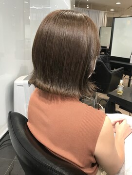 ラブクロムトーキョー オモテサンドウ(LOVECHROME OMOTESANDO) 外ハネボブ　くびれヘア　メルティカラー　切りっぱなしボブ