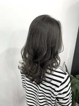 ルヴェルヘアー(Revel hair) ミディアムレイヤー×グレーアッシュ