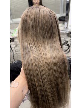 イキ 表参道(iki omotesando) ミディアムヘア/スラッシュ/グレージュカラー/デザインカラー