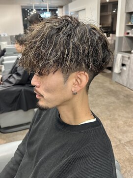 ノイセル 西本町(Noisyle) フェザーパーマスパイキーショートブルーブラックサーフカールｙ