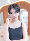 大人ショートフェイスレイヤーナチュラルカラー似合わせカット
