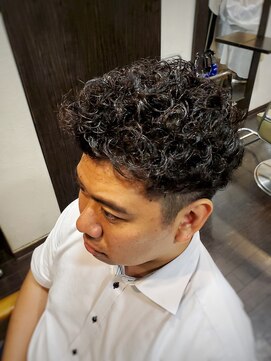 オムヘアーバイグルーマーズ(HOMME HAIR by GROOMER/S) アフロ風ハードパーマ HOMMEHAIR2nd江ヶ崎