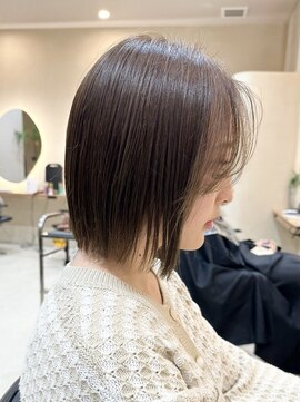 ヒビヲ(HIBIO) ワンカラーベージュブリーチなしダブルカラー切っぱなしボブ横浜