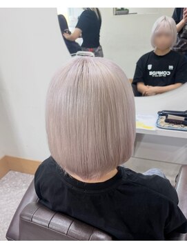 アン(Hair make un) ホワイトカラー