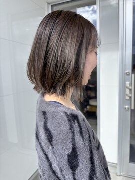 トイロ(toiro) レイヤーカット×オリーブカラー