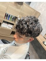 スウェルホワイト(SWELL WHITE) スペインカール×スキンフェード