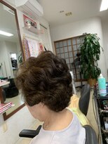 サロン ド シルク パーマをかけおセットなシニアの落ち着いのあるヘアスタイル