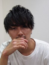 《＊全体的に緩めのナチュラルパーマ＊》スタイリングが簡単に仕上がるナチュラルなスタイル［メンズ］