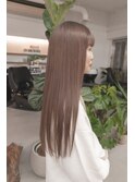 ロングヘアにミルクティーグレージュ