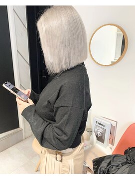 シピ バイ ブレス(shipi. by brace) ホワイト/ハイトーン/ボブ