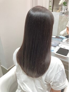 アティーナ 横浜元町店(Attina)の写真/ダメージが少なくナチュラルな仕上がりの縮毛矯正で扱いやすい髪に◎マンツーマン施術でお悩みも解決します
