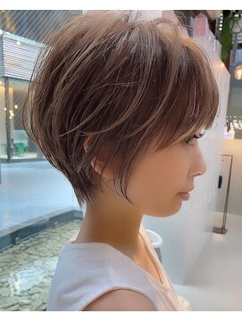 ラフ 立川(Laff) ショートヘアショートボブ白髪ぼかしハイライトカラーボブ