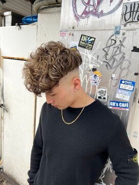 ベルクロー バイ アリープ(Bel.crow by ALEAP) スキンフェード/リバースパーマ/ブリーチデザイン