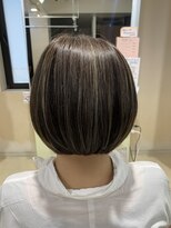 アズール 草加(azule)&nbsp;ハイライトカラー　アッシュベージュ　大人ボブ