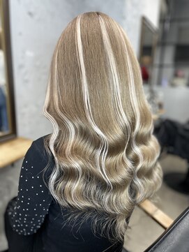 ワン(ONE) ベージュ×ハイライト