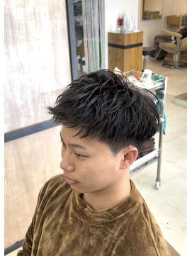 エッジ(EDGE) 大分メンズソフトモヒカンアップバングショートレイヤー刈り上げ