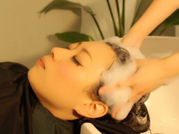 コワファースト 大分(COIFF1RST)の写真/【20時迄営業/大分駅徒歩1分】お仕事帰りに気軽にリフレッシュ◎癒し度満点のへッドスパは男女共に大人気☆