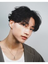 レタッチバイフィフス(RETOUCH by fifth)&nbsp;原宿フェザーパーマメンズパーマルーズパーマセンターパート30代