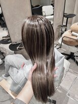 エラ(ere)&nbsp;ベージュハイライト　細めハイライト　白髪ぼかしカラー