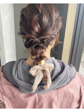 フィオーレ ヘアデザイン(FIORE hair design) 編みおろし 結婚式 二次会 リボン
