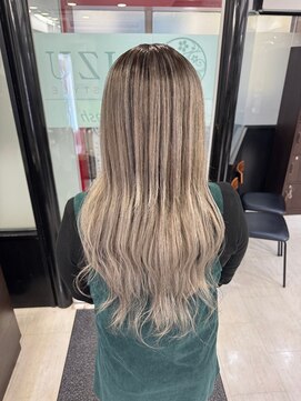 アイズ 本厚木(AIZU) ホワイトベージュ