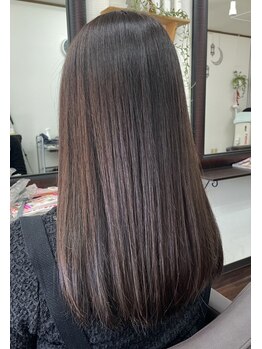 フラワー(flower)の写真/ヘナカラー導入♪気になる白髪に…色落ちしにくい＆ツヤ・ハリまで叶う！天然のヘナカラーをご用意◎