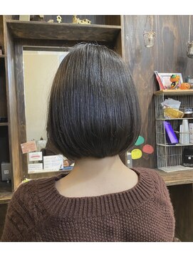 エミュー(emue) emue京都○20代30代人気ひし形ワンカールまとまりボブ○中島