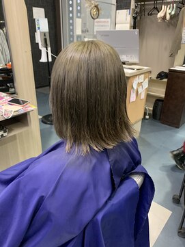 ヘアーアンドフェイスサロン ターミナル 切りっぱなしボブスタイル