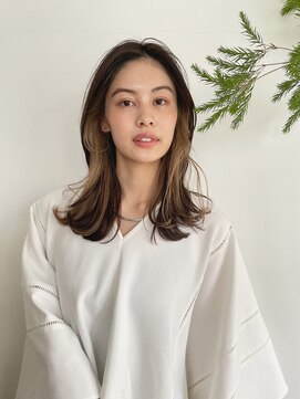 バイオレット ナゴヤ(Violet Nagoya) くびれミディアムにインナーカラー♪