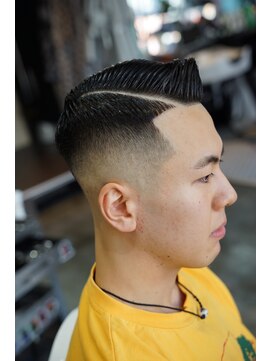 タイト スワッグ バーバーワークス(TIGHT SWAG BARBERWORKS) スキンフェード×サイドパート