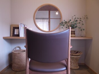 ルタ(RUTA)の写真/こだわりのインテリアに囲まれた、１席だけのプライベート空間であなただけの特別なサロンタイムを…。