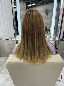 エヴァン(HEVIN) ブリーチ履歴　美髪矯正