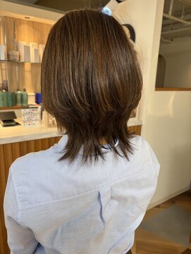 ラナ(LANA) 「暗くしない白髪染め× おしゃれ女子ウルフヘア」