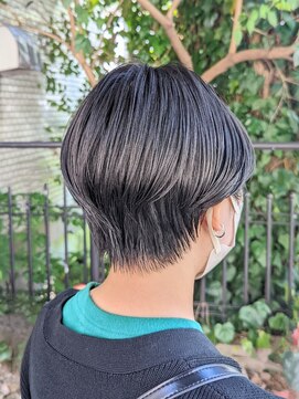 カミエ(kamie) 【kamie北浜】ショート/ナチュラル/耳掛け