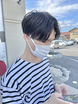 ラドンナアデッソ(LA.DONNA ADDESSO) 前下がりセンターパート