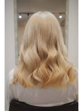 チルバイヘアーガーデンミルクティ(Chillbyhairgardenmilktea) ホワイトブロンド