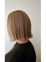 ゼル ビッグアイ(ZELE) 切りっぱなしハイトーンボブ☆