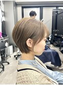 40代50代60代耳かけショート前髪なしハンサムショート白髪ぼかし