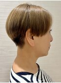 大人女性に似合う！立体感が際立つ美シルエットのショートボブ