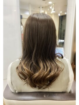 ムーア(MUA) 【グラデーションカラー】×ミディアムヘア