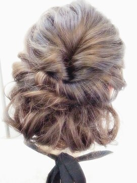 ディー(dee) dee ルーズ編み込みヘアアレンジ