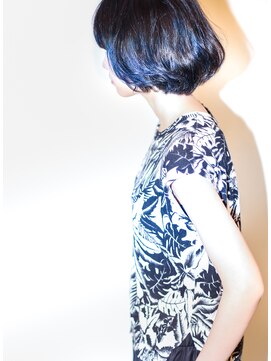 ホワイトルーム(White Room) ボブのアッシュブルー