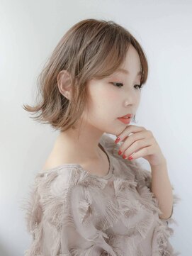 ルティア(Lutia) センターパート 外ハネ 小顔ヘア★★