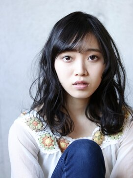 ヘアサロン シロップ(Hair Salon Syrup) [Syrup・山谷慎太郎] 」「黒髪でも軽やか☆ふんわりセミディ」