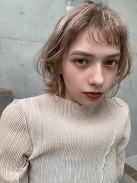 ティム(tim.) パールベージュ×オン眉レイヤーボブ