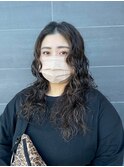 個性派細かめカーリーパーマウェーブ 黒髪暗髪